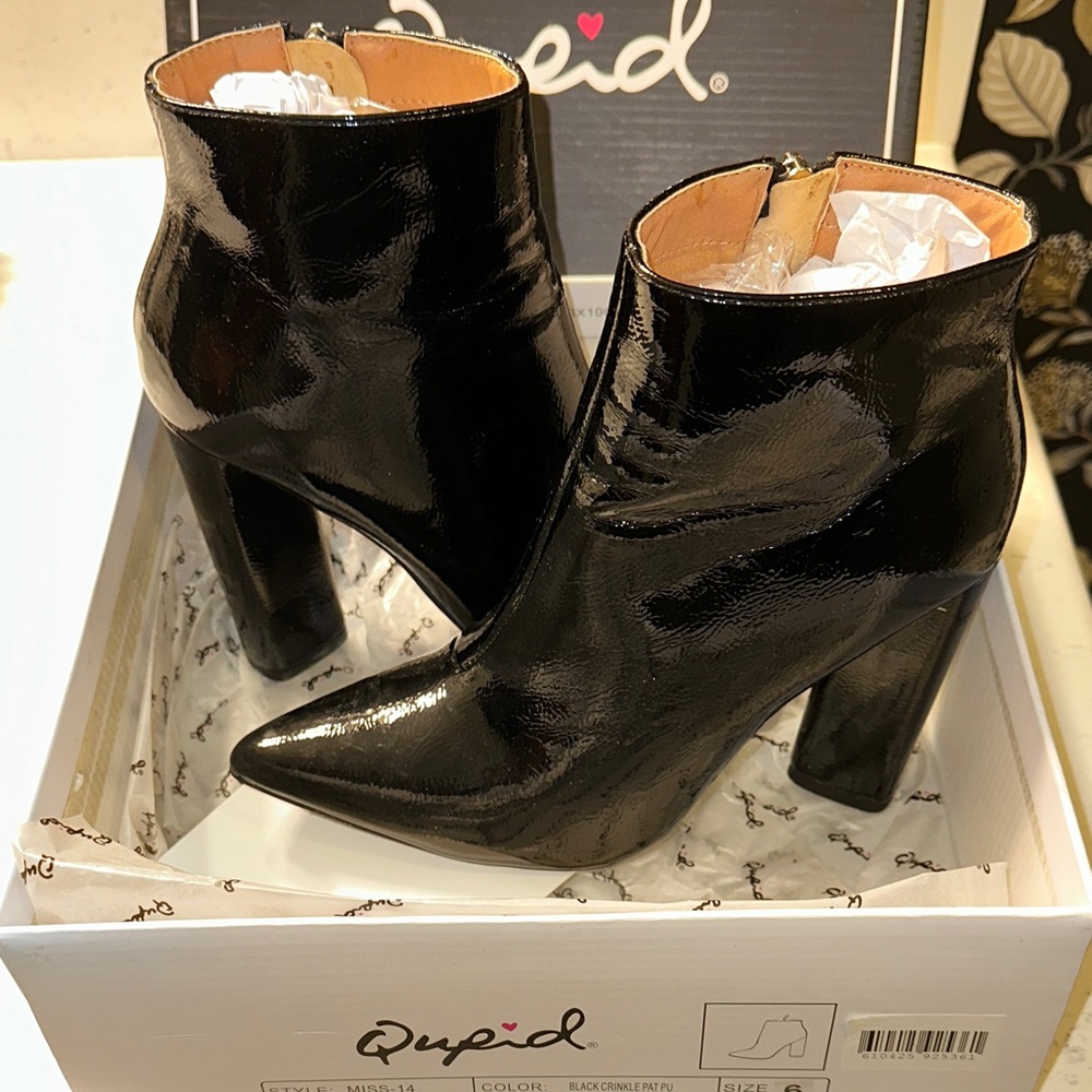Qupid black patent leather heeled bootie- excellent condition!